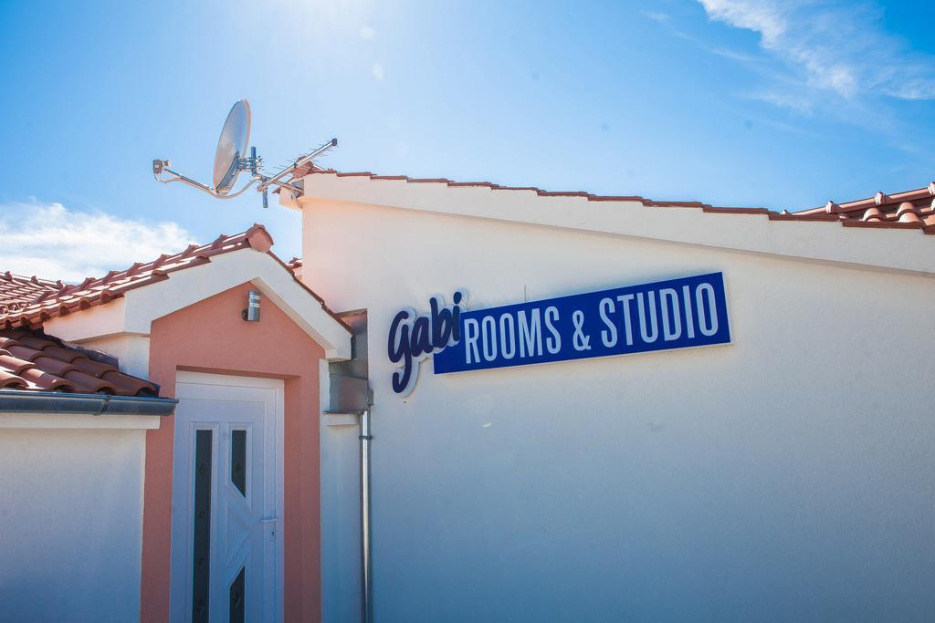 Gabi Rooms & Studio Apartment ロゾヴァック エクステリア 写真