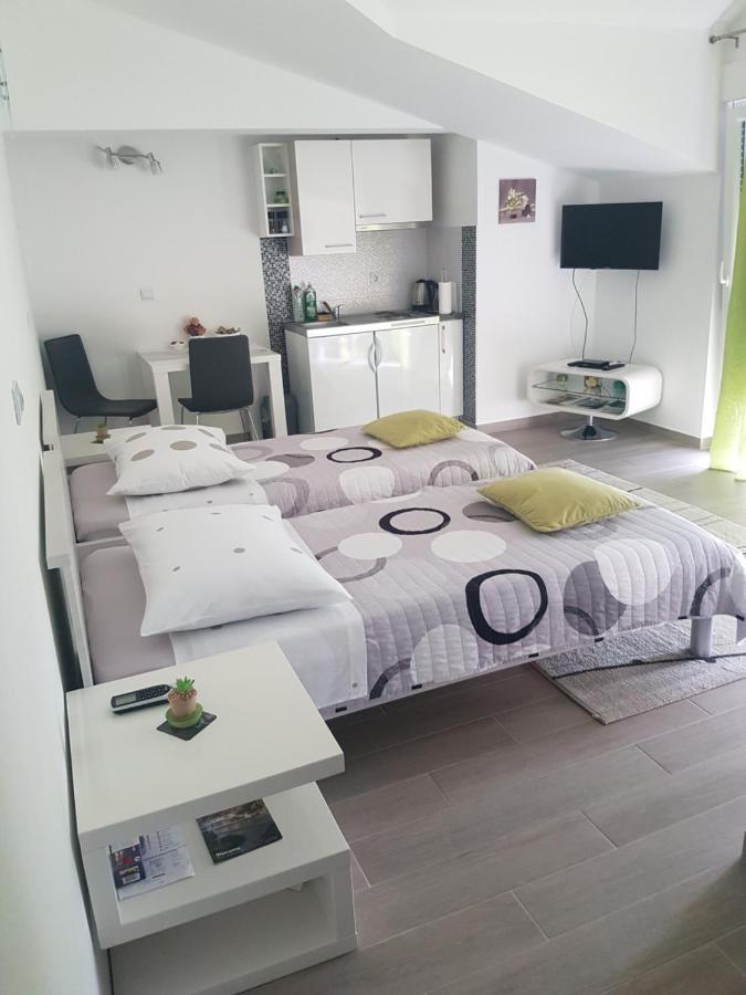 Gabi Rooms & Studio Apartment ロゾヴァック エクステリア 写真